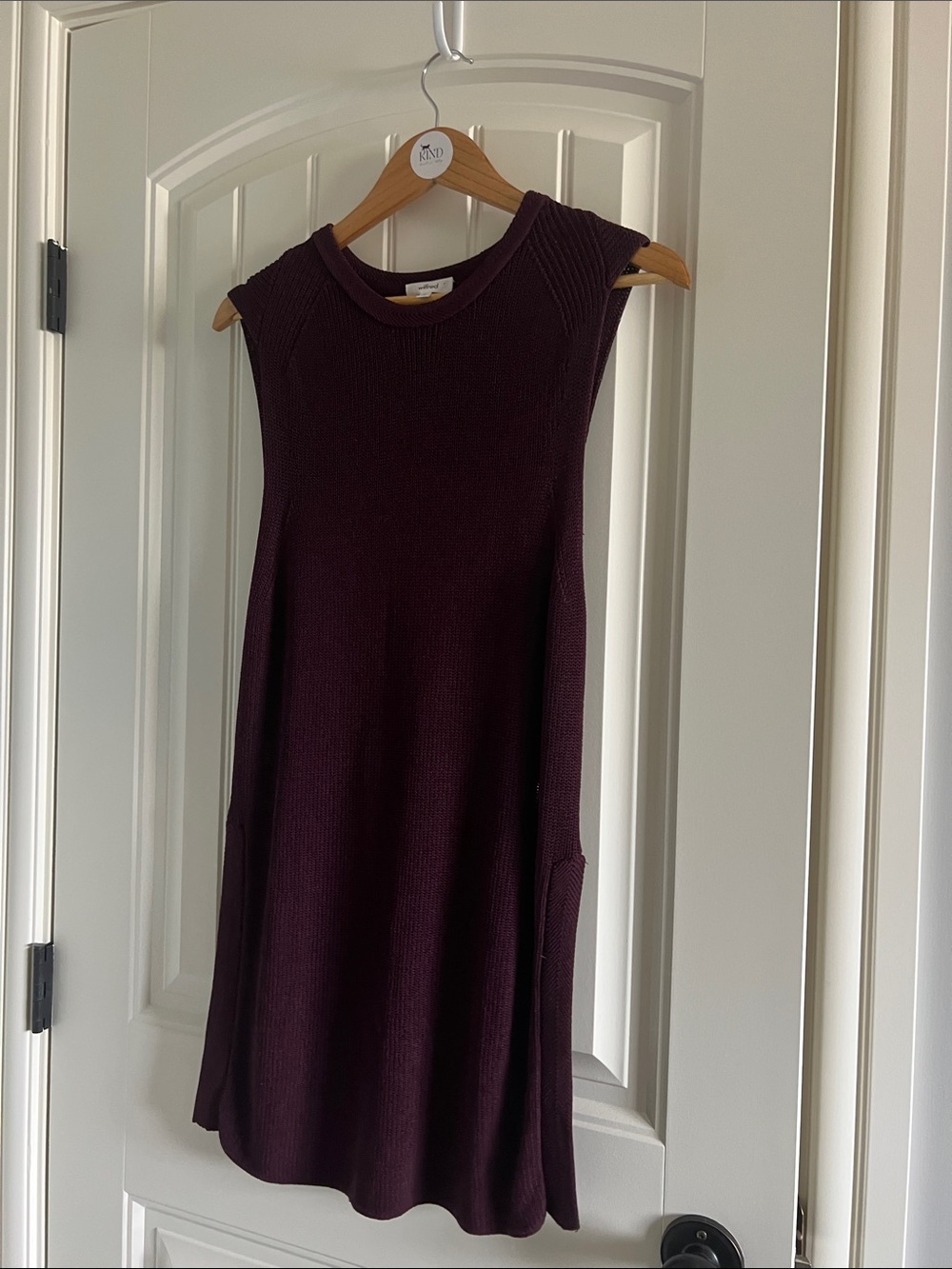 035 $10 size medium Wilfred Burgundy Tunic vest